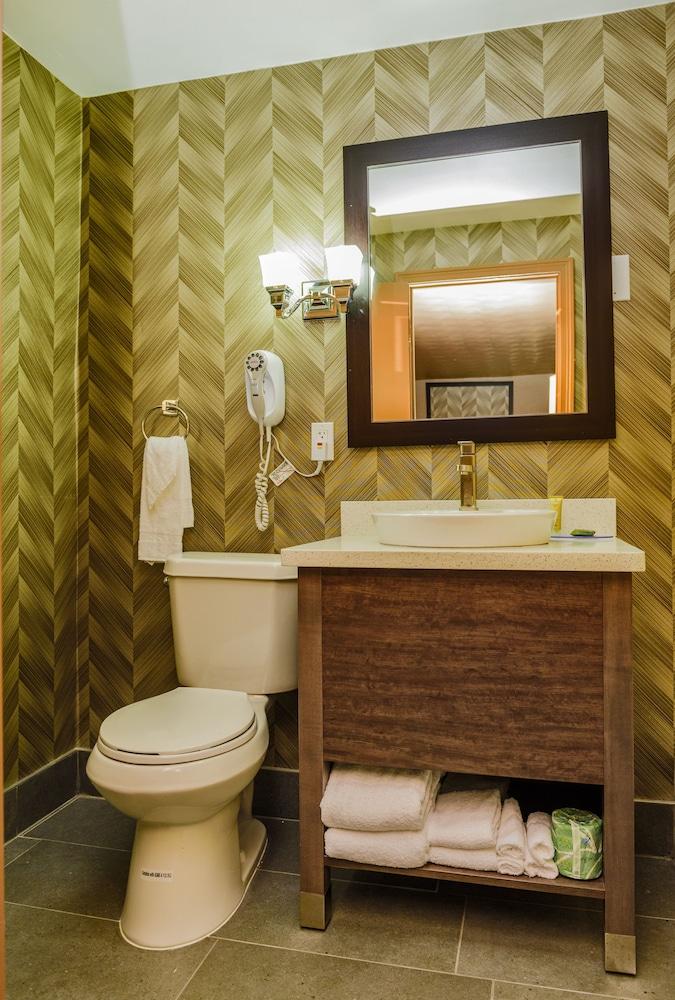 AArya Hotel By Niagara Fashion Outlets photo 25