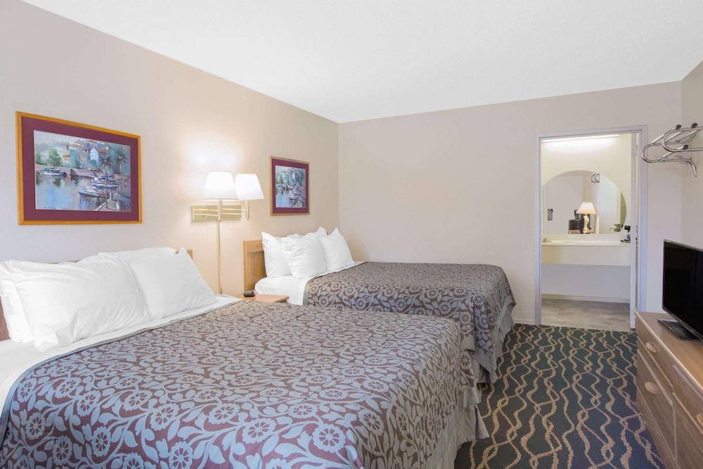 Days Inn by Wyndham Hardy photo 7