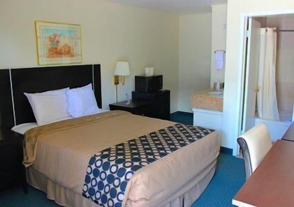 Rodeway Inn photo 4