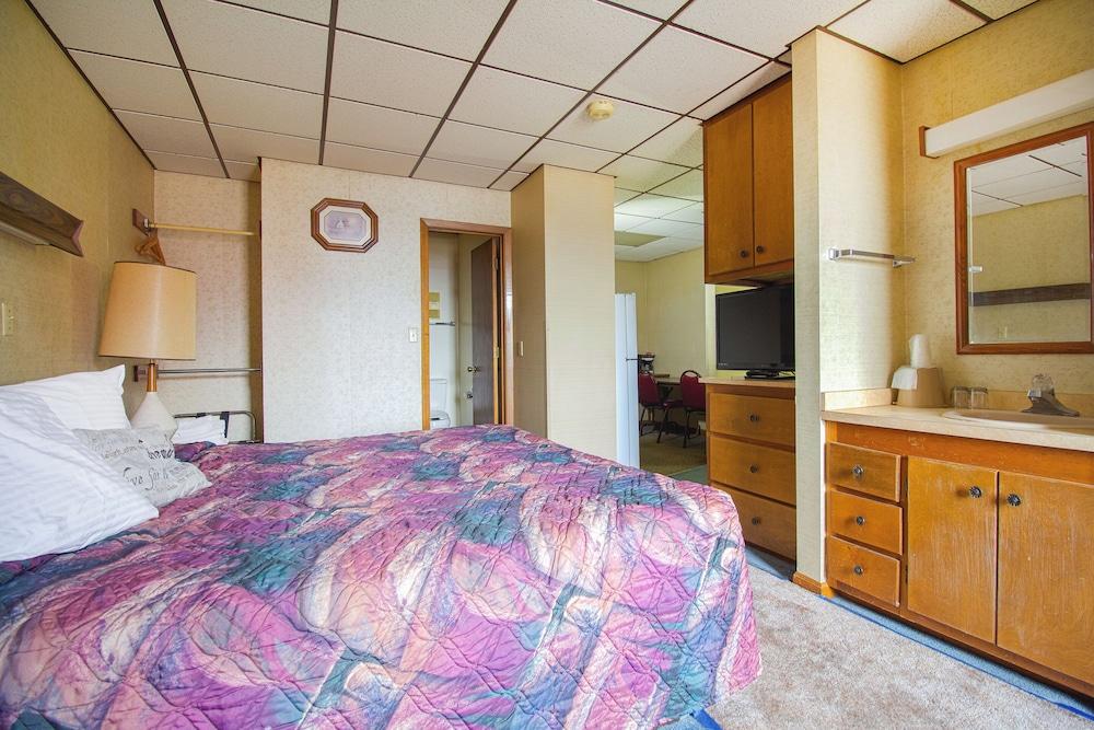 HomeTown Inn by OYO - Liberal, KS photo 49