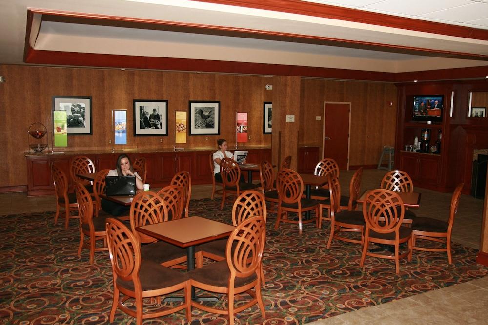 Hampton Inn Woodbridge photo 34