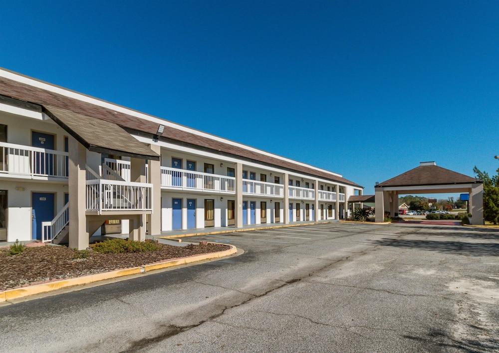 Econo Lodge photo 13