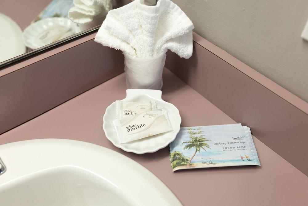 Admiral Motel photo 25