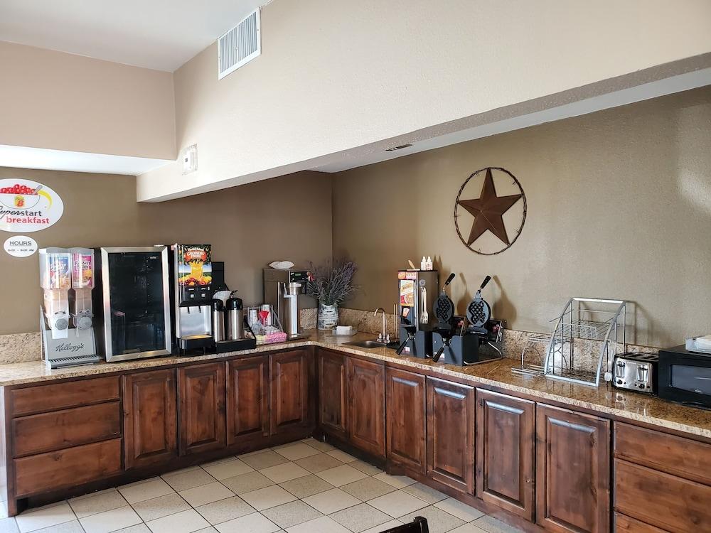 Super 8 by Wyndham Abilene North photo 17
