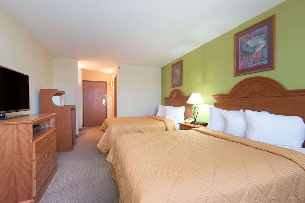 Knights Inn Gallup at 3208 W Hwy 66 photo 8