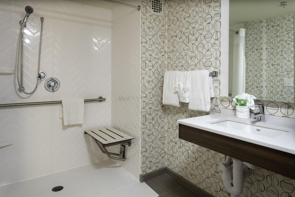 Holiday Inn & Suites Marlborough by IHG photo 25