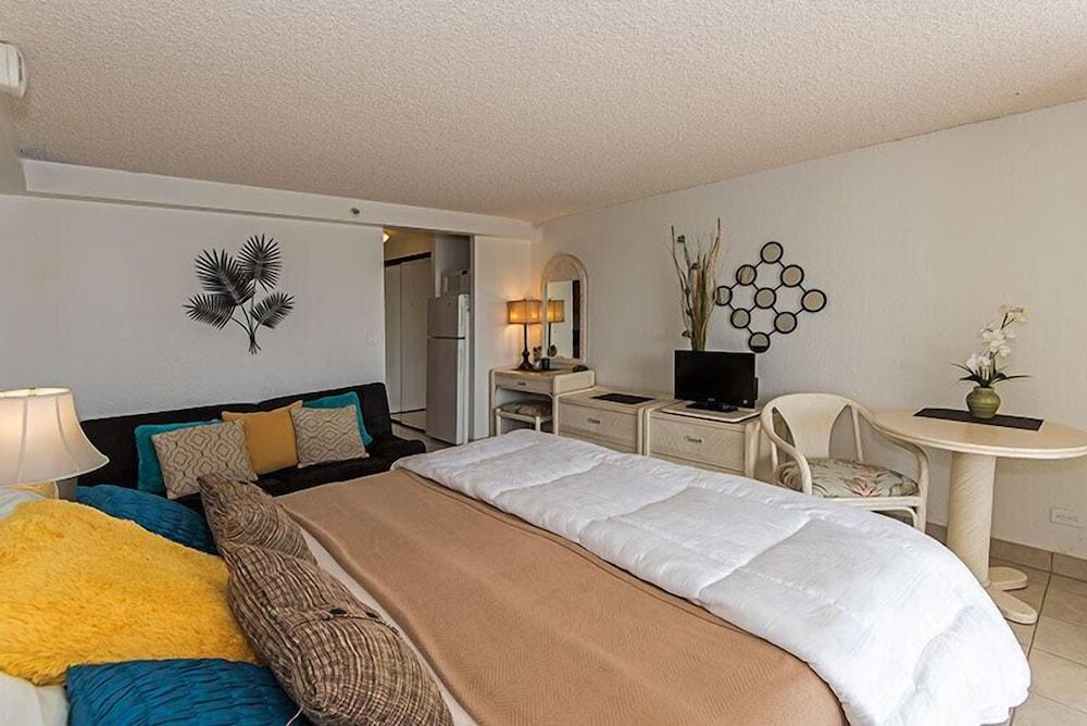 Island Colony by Hawaii Ocean Club photo 36