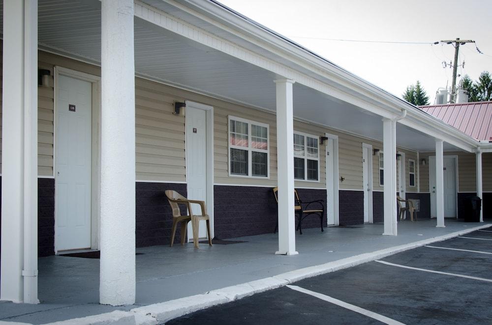Turnpike Motel photo 26