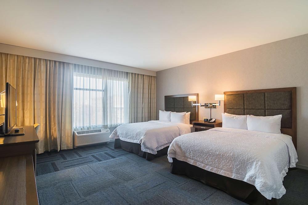 Hampton Inn Chicago North-Loyola Station photo 22