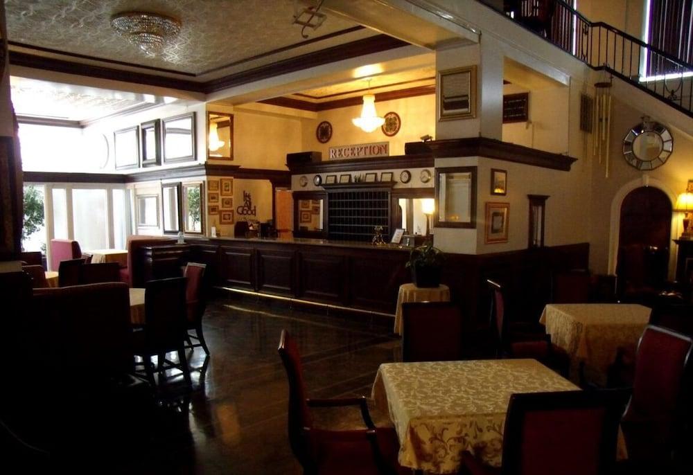 The Mountaineer Hotel photo 3