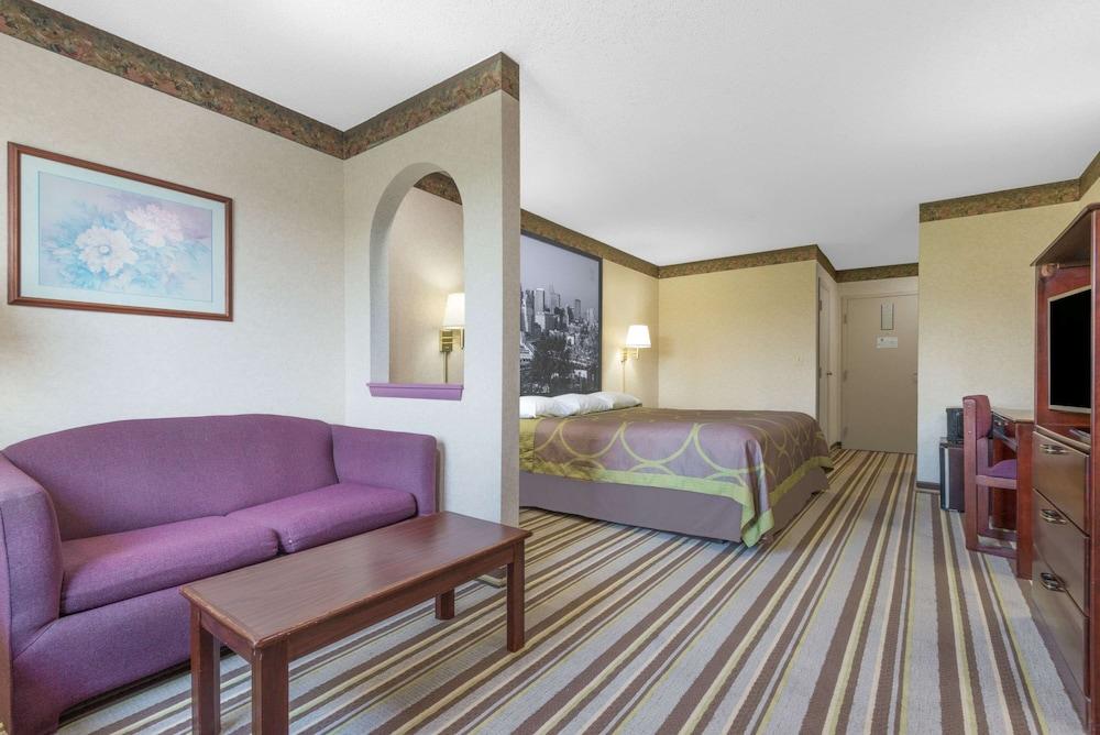 Super 8 by Wyndham Wapakoneta photo 10