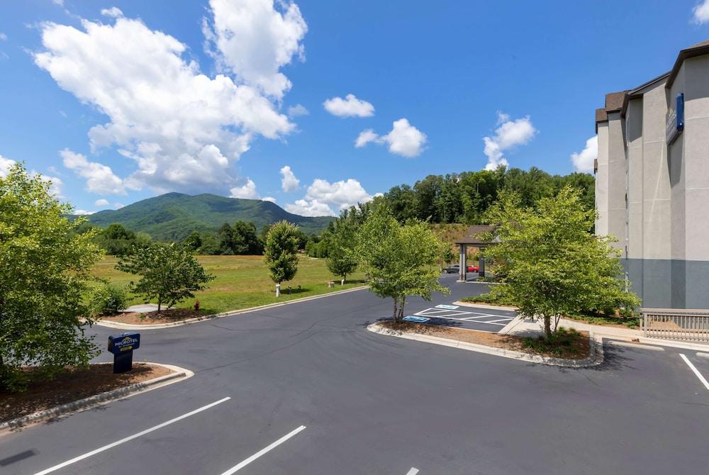 Microtel Inn & Suites By Wyndham Sylva Dillsboro Area photo 29