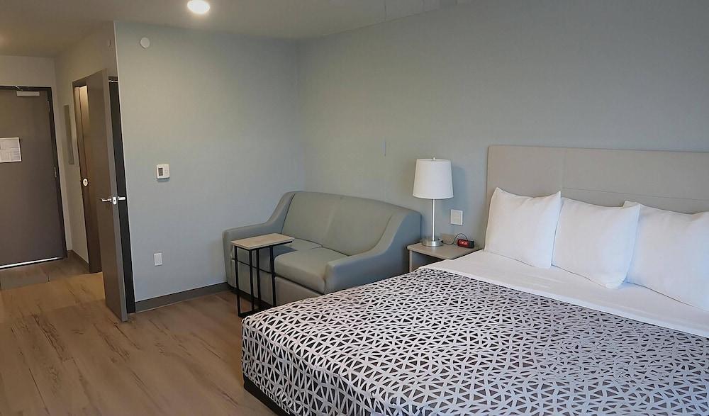 Woodspring Suites Elkhart photo 28