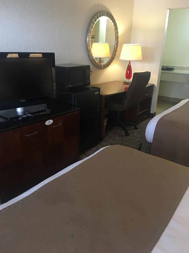 A Victory Hotel - Southfield photo 9