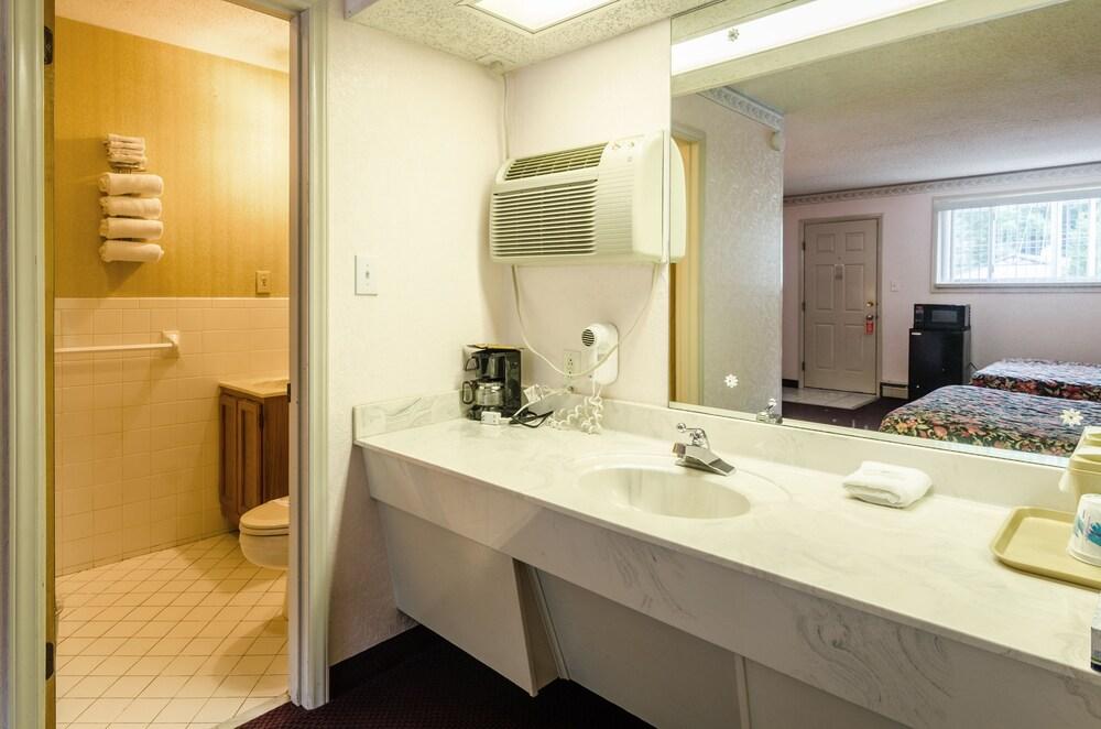 Highland Hills Motel and Cabins – A Master Hosts Resort photo 34