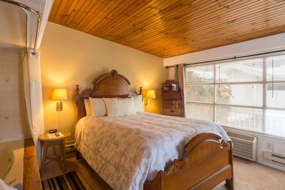 Sybaris Pool Suites Mequon photo 52