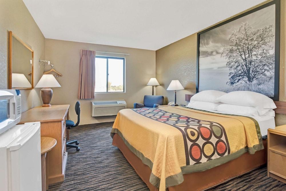 Super 8 by Wyndham Spokane/West photo 6