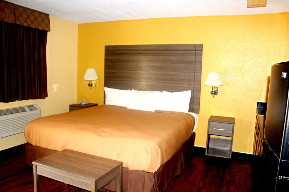 Village Inn Cotulla photo 6