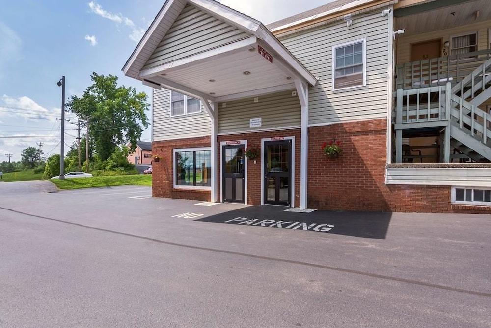 Northway Inn Queensbury - Lake George photo 15