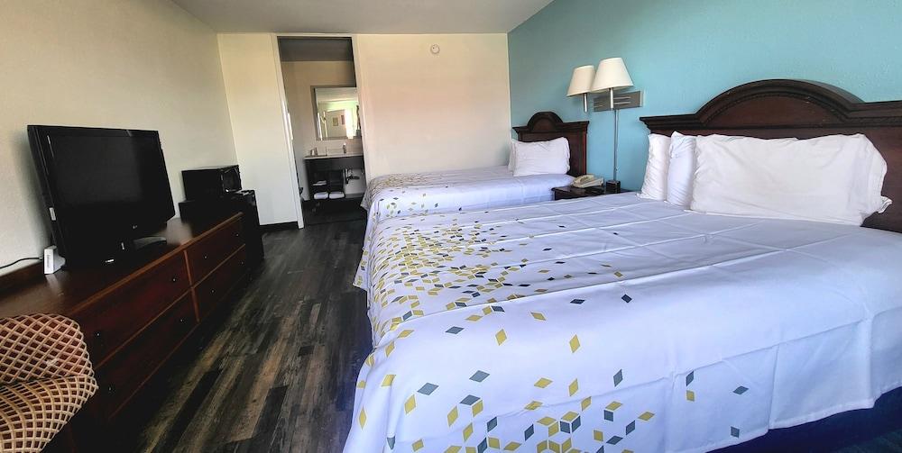 Greeneville Inn and Suites photo 10