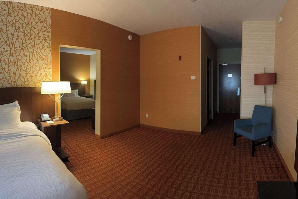 Comfort Inn & Suites photo 14