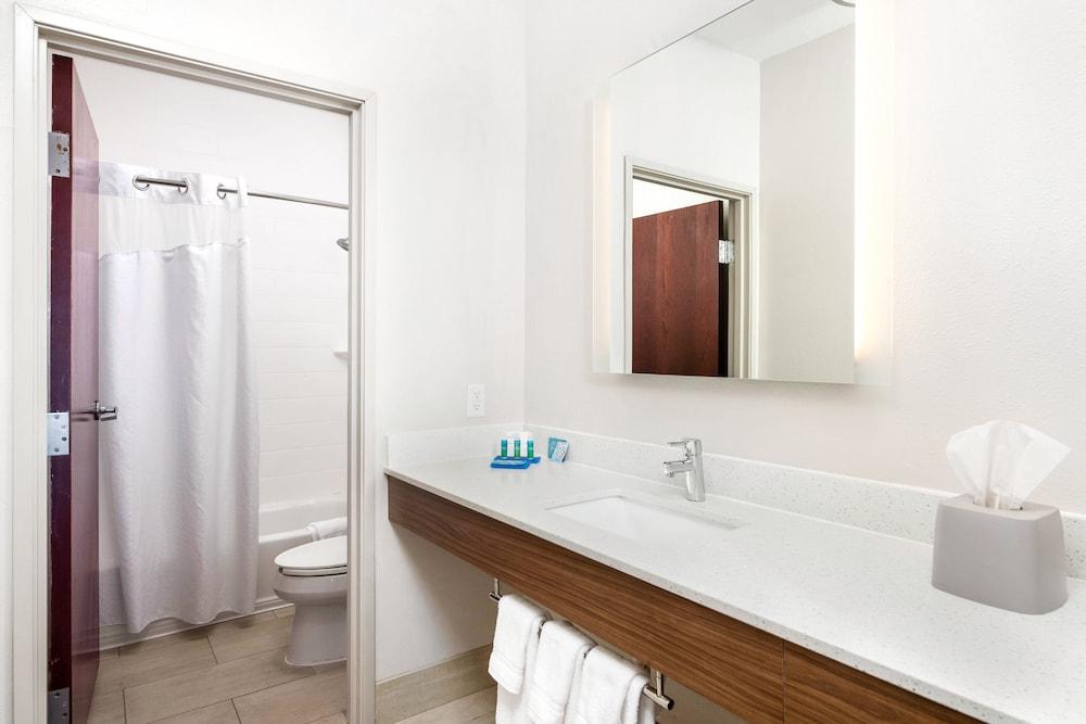 Holiday Inn Express Hotel & Suites Conroe I-45 North by IHG photo 14