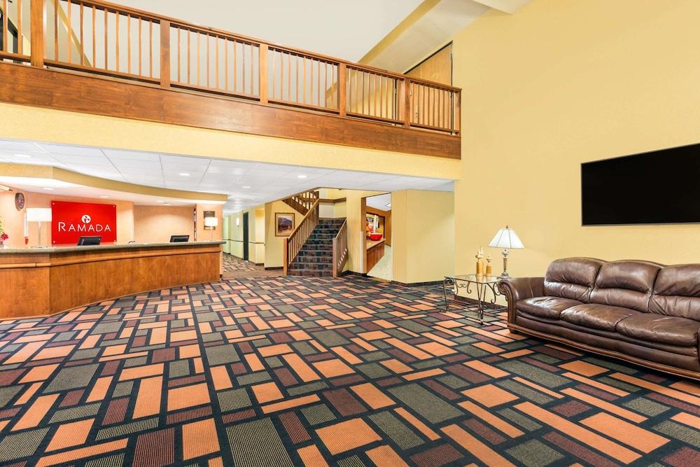 Ramada by Wyndham Kent Seattle Area photo 2
