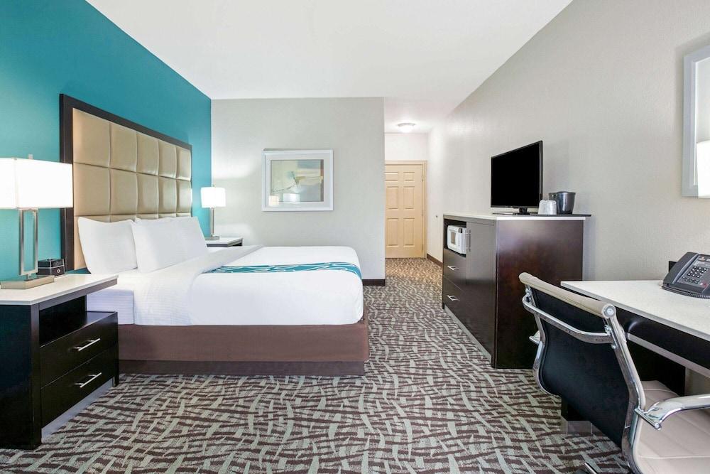La Quinta Inn & Suites by Wyndham Paris photo 6