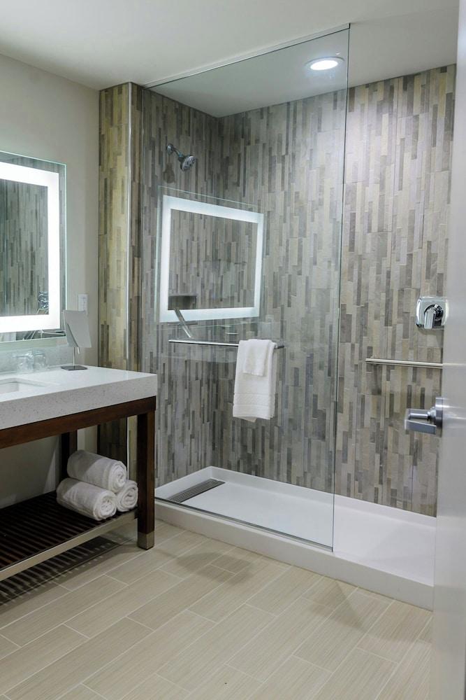 Courtyard by Marriott Lake Jackson photo 23
