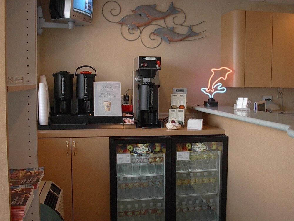 Bay Breeze Motel photo 2