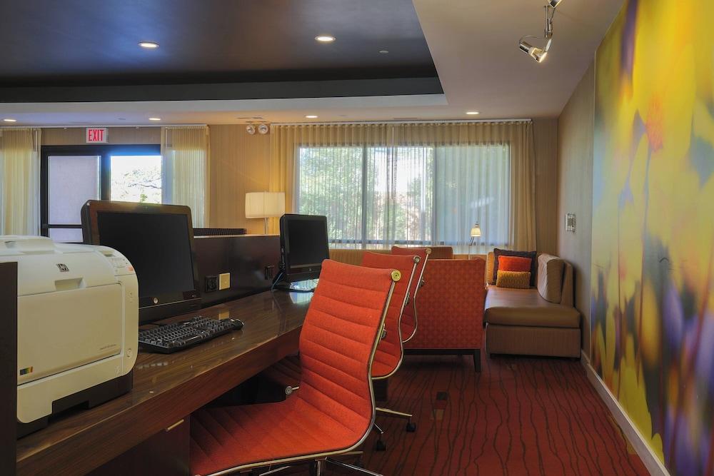 Courtyard Flint by Marriott photo 36
