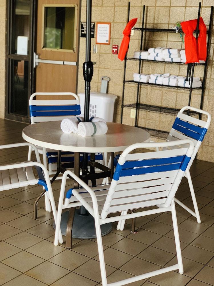 AmericInn by Wyndham Kewanee photo 35