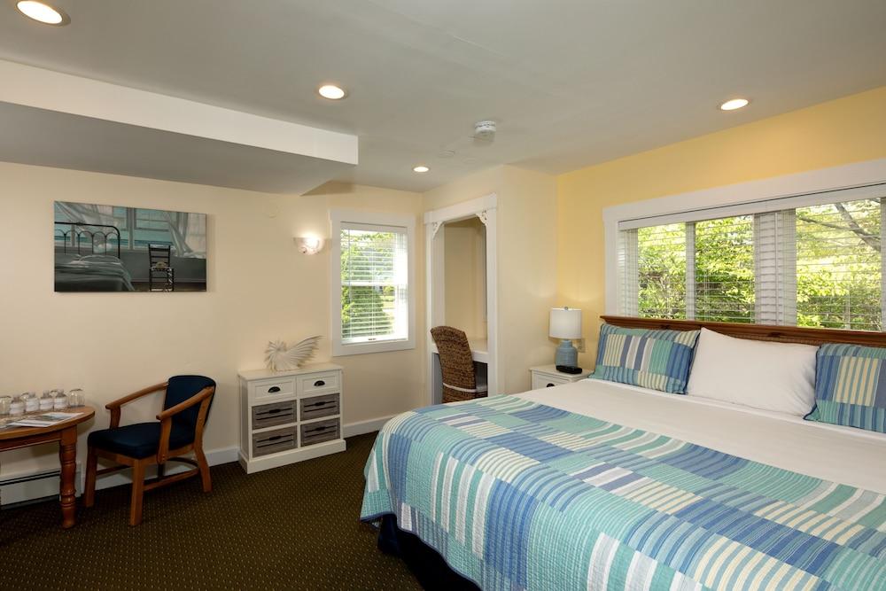 Glen Cove Inn & Suites photo 23
