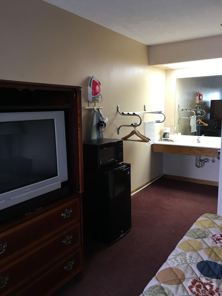 Colonial Inn photo 19
