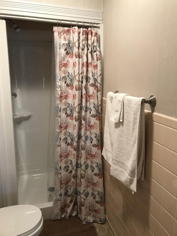 Chamber Lane Motel photo 17