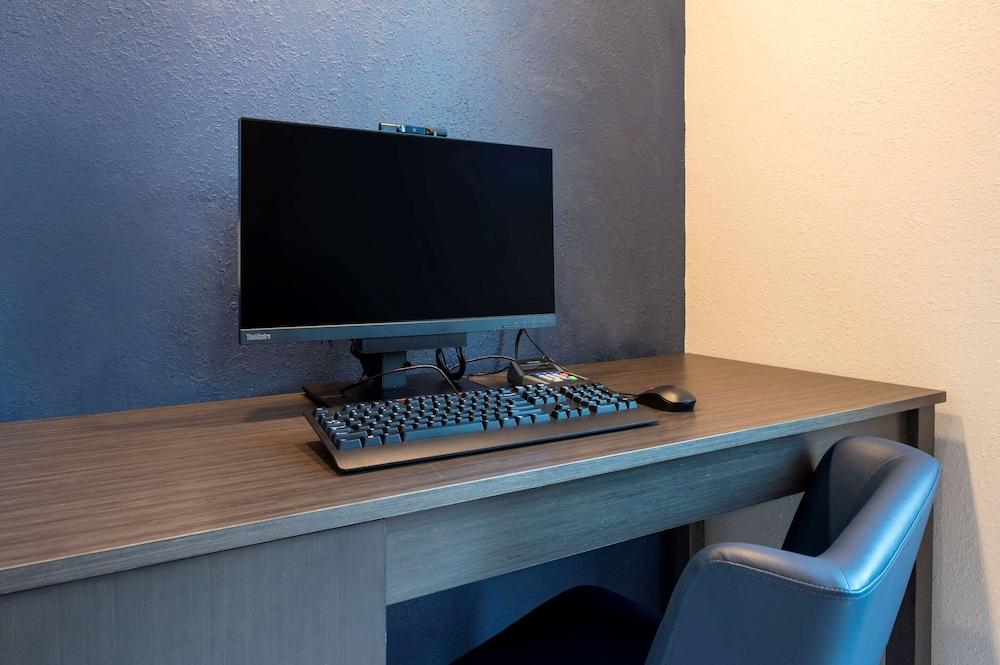 MainStay Suites Cincinnati University - Uptown photo 27