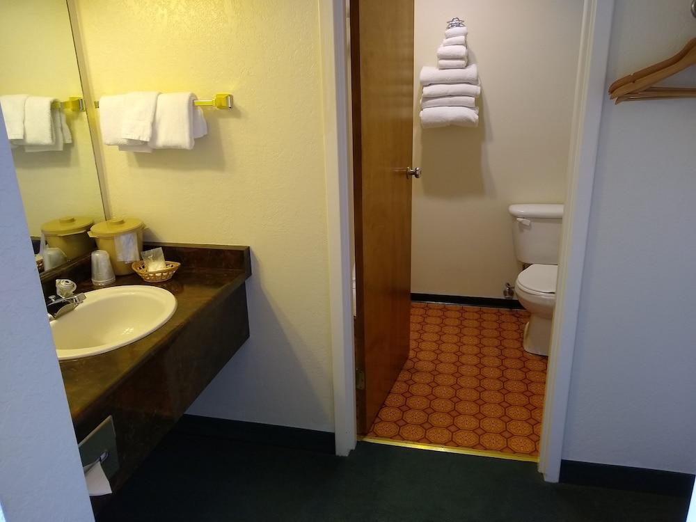 Wilderness Inn photo 20