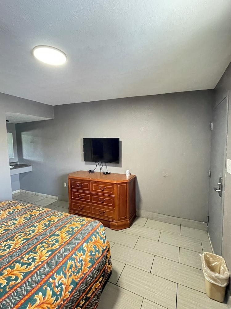Westerner Motel photo 13