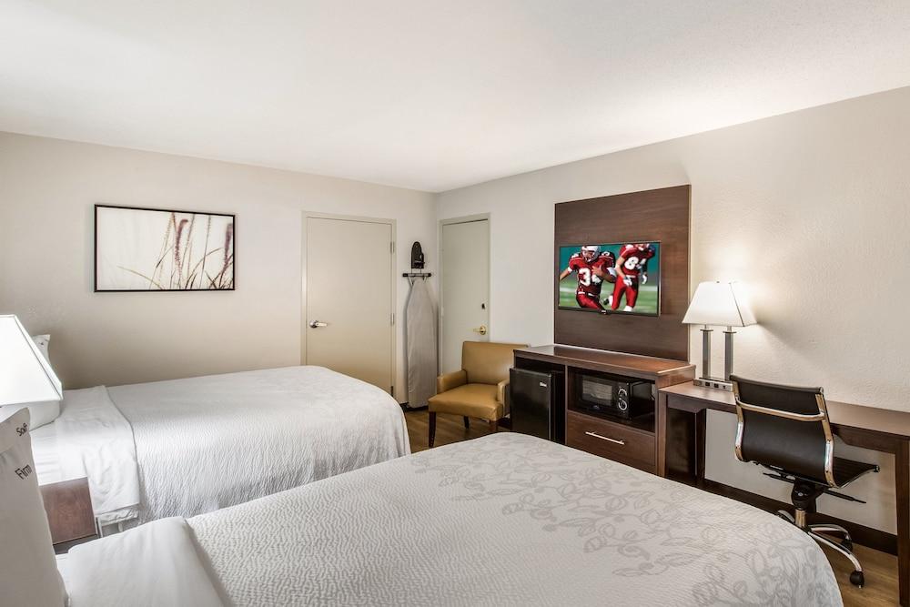 Red Roof Inn PLUS+ Dallas – Addison photo 15