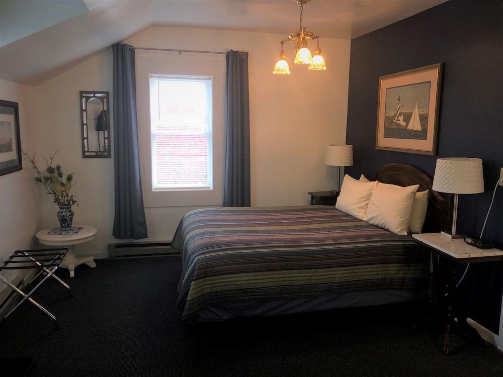 Harbor's Edge Motel photo 28