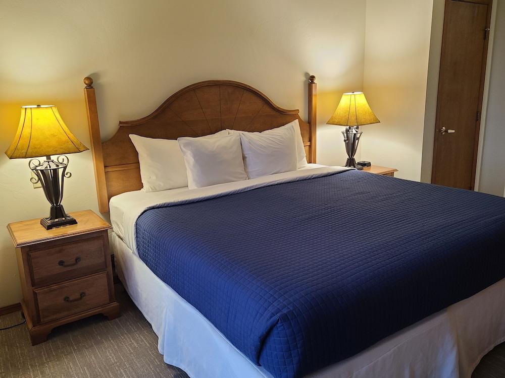 Bridgeport Waterfront Resort photo 42
