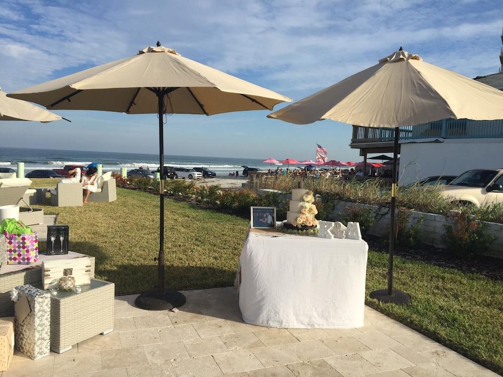 The Salty Mermaid Oceanfront Hotel photo 9