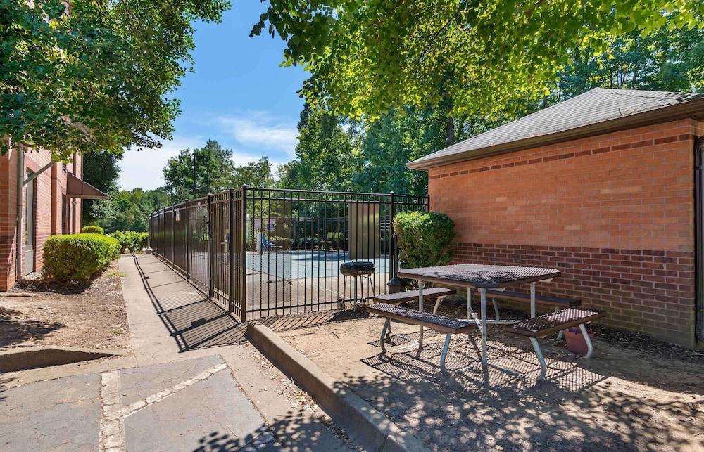 Suburban Studios Macon North photo 31