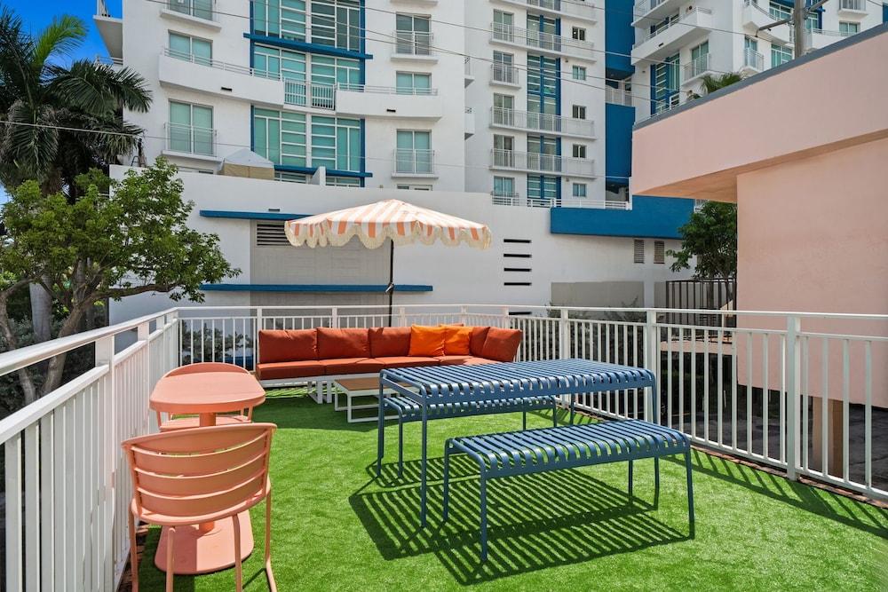 Blue Flamingo Suites photo 9