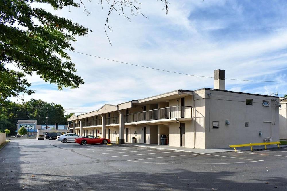 MHO Hotel Bordentown photo 33