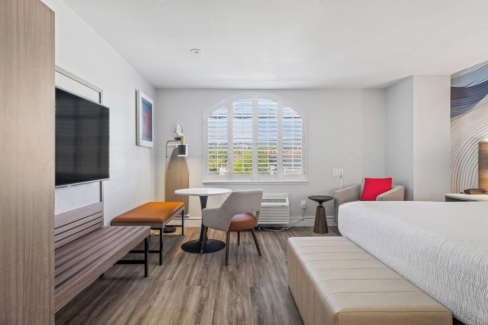 Hotel Skye SFO photo 18
