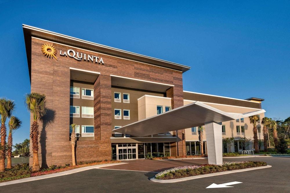 La Quinta Inn & Suites by Wyndham Orlando - IDrive Theme Parks photo 30