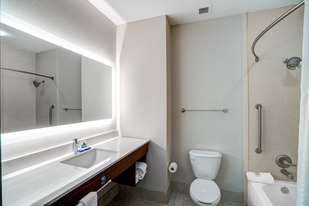 Holiday Inn Express and Suites Winona North by IHG photo 44