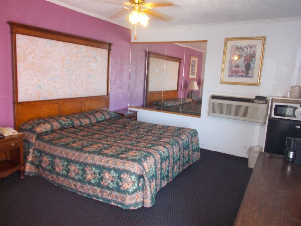 Hillside Motel photo 31