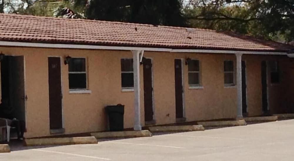 Cadillac Motel photo 1